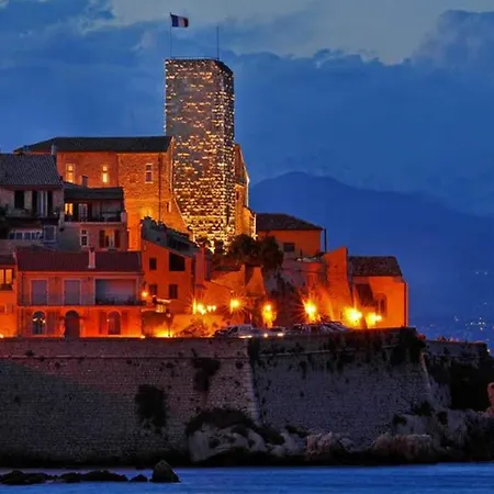 Cap D'antibes Et Terrasse Face A La Appartamento