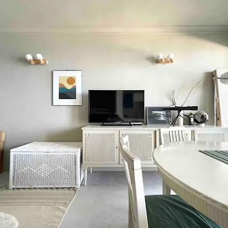 Cap D'antibes Et Terrasse Face A La Antibes