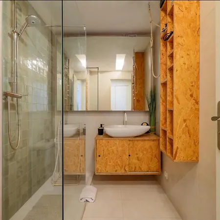 Cap D'antibes Et Terrasse Face A La *