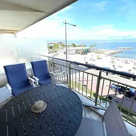 Cap D'antibes Et Terrasse Face A La 昂蒂布
